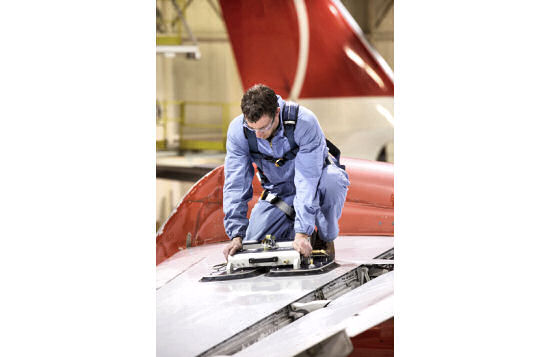 Vacuum-Pressure Lifeline For Maintenance On Aircraft Wing or Fuselage