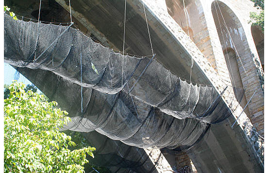 Suspended Debris Netting With Special Brackets and Outrigger Poles